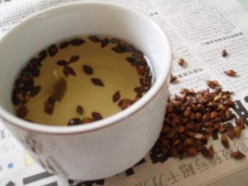 老人常喝大麦茶身体棒棒哒